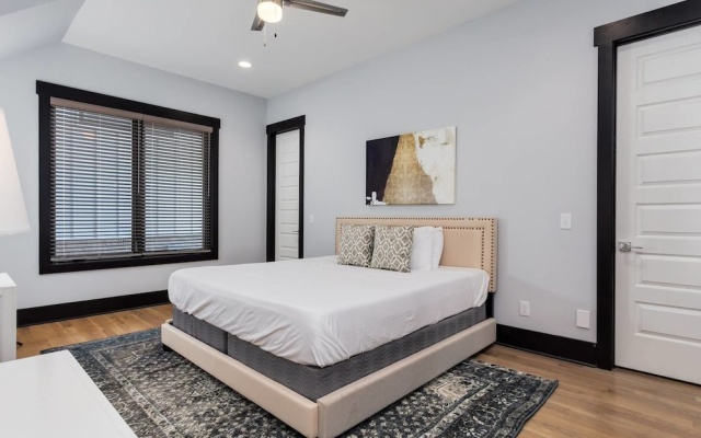 photo 3 of 6bed/4ba Townhouse at the tip of West End by Domio