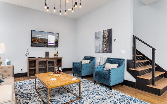 photo 5 of 6bed/4ba Townhouse at the tip of West End by Domio