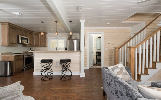 photo 5 of 6West Beach Cottages