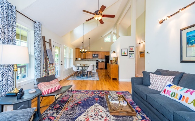 photo 4 of 7 Asheville - 2 Br Home