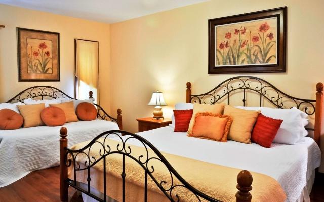 photo 3 of Seven Hills Inn