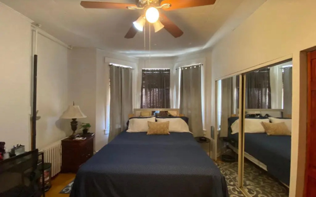 photo 4 of 7 Room with Jacuzzi, Massage Seat, and Parking Spac, 15 mins in bus and 7 minutes via New York Waterway Ferry to the CITY - THE BEST CHOICES!!