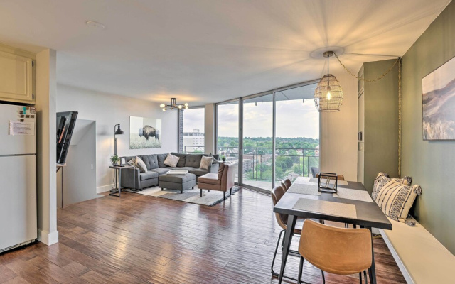 photo 3 of 7th-floor Omaha Condo w/ Balcony & Park Views