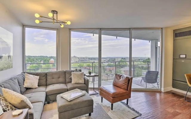 photo 4 of 7th-floor Omaha Condo w/ Balcony & Park Views
