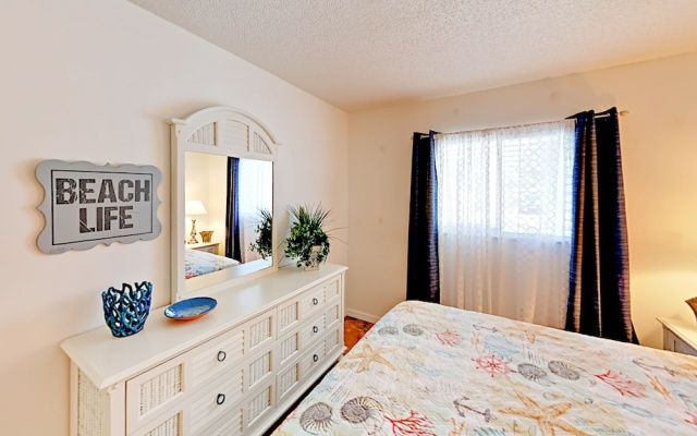 photo 4 of 803 Suncrest Drive Home 3 Bedrooms 2 Bathrooms Home