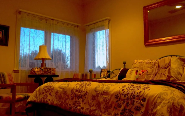 photo 3 of Cayuga Lake Inn Ithaca Hotel Alt