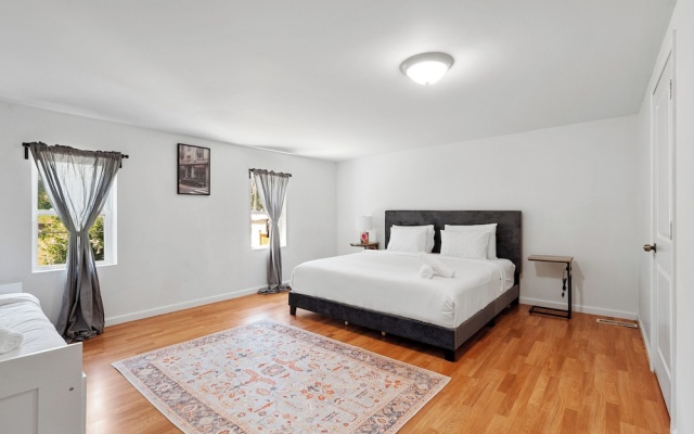photo 3 of A Cottage in Downtown STL. Sleeps 10
