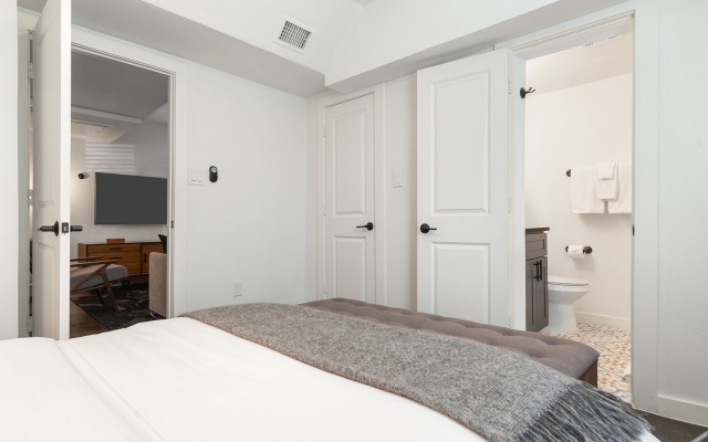 photo 4 of Abode Houston - Montrose Downtown