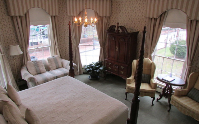 photo 3 of Serenity Inn Newport