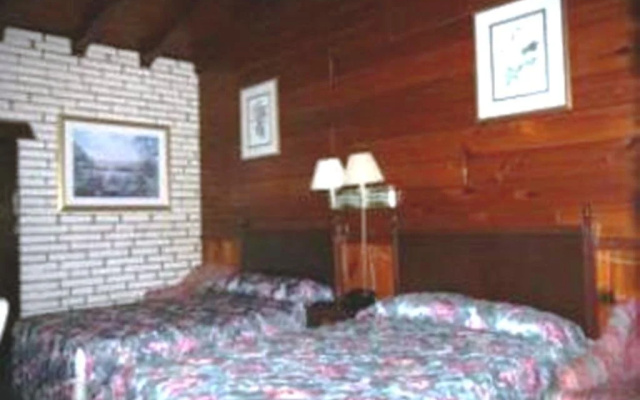 photo 4 of Hollywood Gardens Inn & Suites