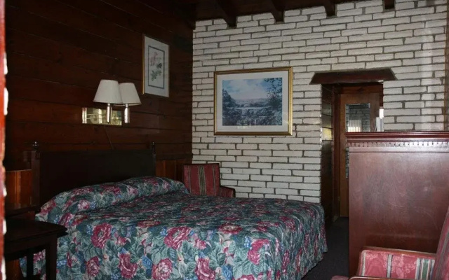 photo 5 of Hollywood Gardens Inn & Suites