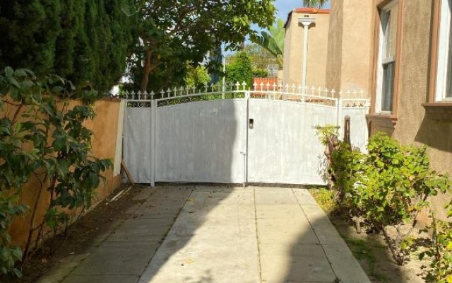 photo 2 of Adorable 3Bd, 3Ba Home in Beverly Hills