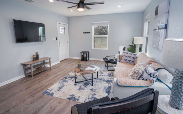photo 3 of Adorable 4BR 2BA Close to Riverwalk and Downtown