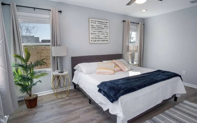 photo 4 of Adorable 4BR 2BA Close to Riverwalk and Downtown