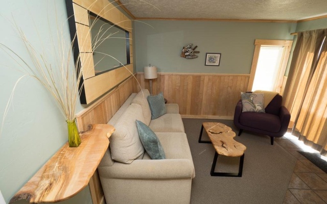 photo 3 of Agate Beach Motel