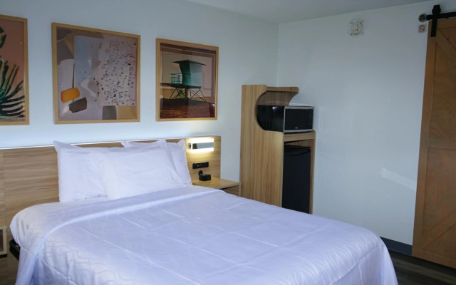 photo 3 of Waterfront Inn PHL Airport