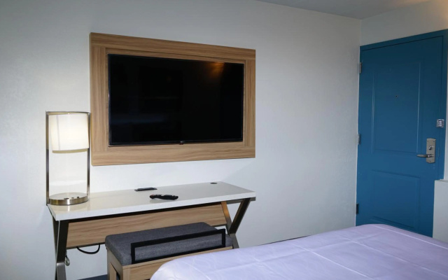 photo 4 of Waterfront Inn PHL Airport
