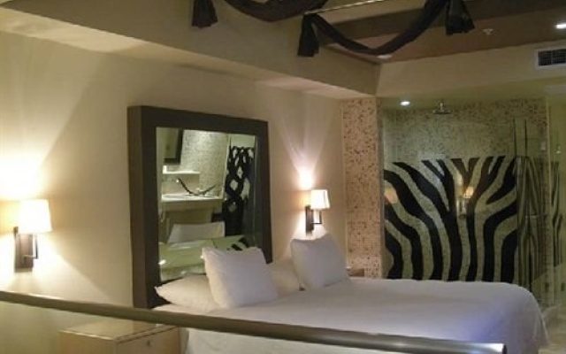 photo 2 of Aladdin Hotel Miami