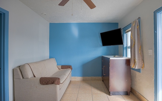 photo 2 of Aladdin Motel