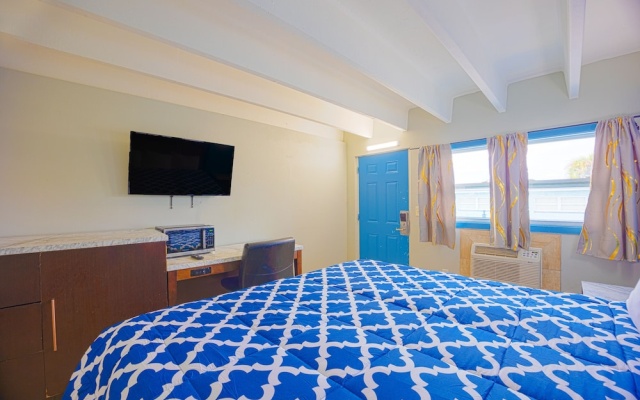 photo 3 of Aladdin Motel