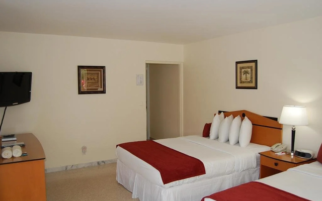 photo 4 of Alcazar Resort- Gay Mens Resort