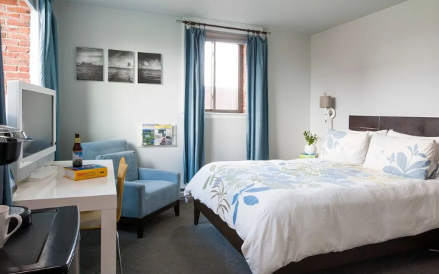 photo 3 of The Bow Hotel