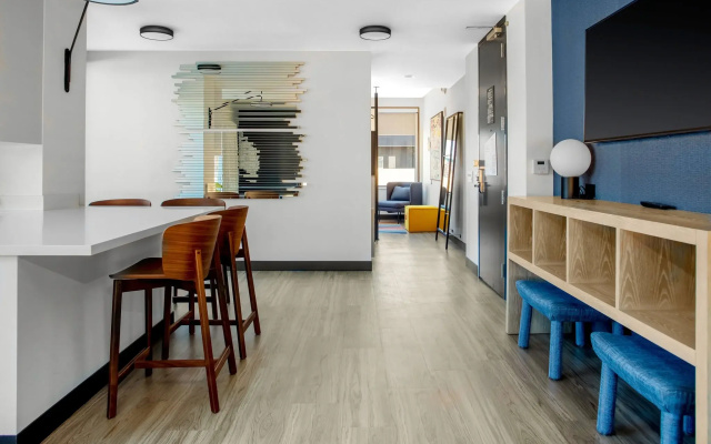 photo 2 of Aloft by Marriott Atlanta at The Battery Atlanta