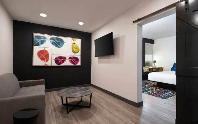 photo 2 of Aloft Beachwood