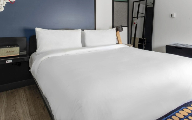 photo 2 of Aloft by Marriott Nashville Airport