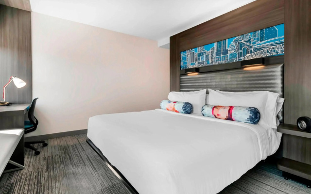 photo 2 of Aloft Newport On The Levee