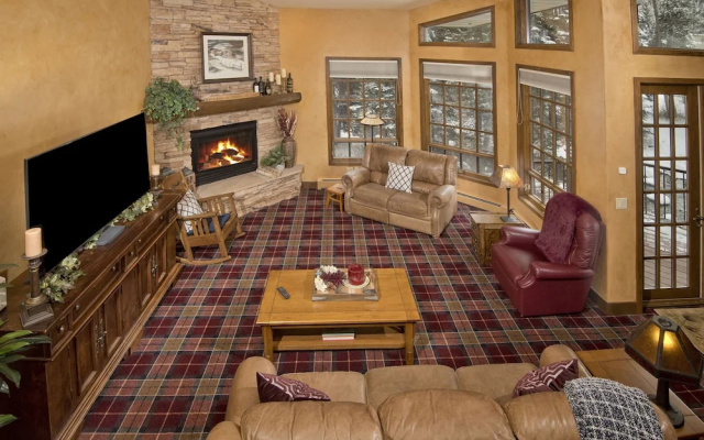 photo 2 of Alpine Creek #6 4 Bedrooms 4.5 Bathrooms Home