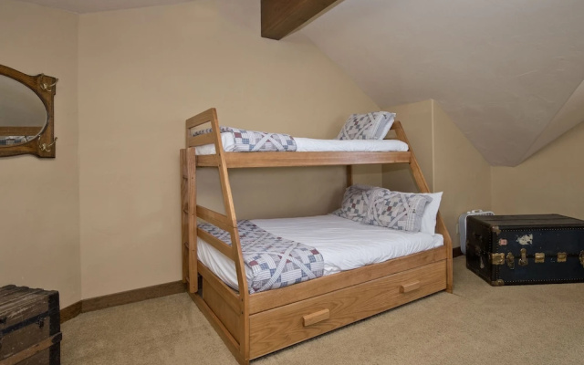photo 4 of Alpine Creek #6 4 Bedrooms 4.5 Bathrooms Home