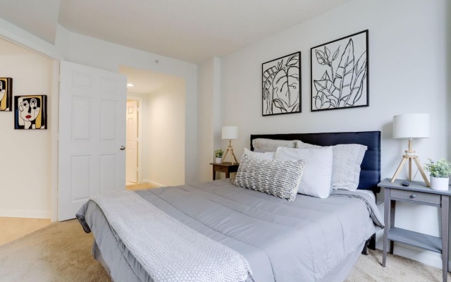 photo 2 of Amazing 1 Bedroom Condo Ballston