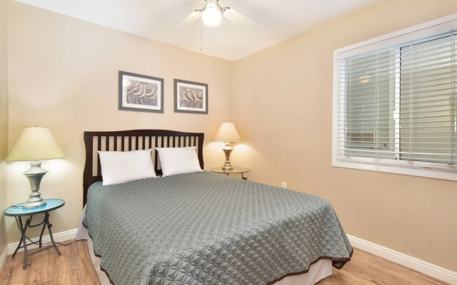 photo 3 of AMAZING Beach Escape-3 BD/2 BA-Bikes-BBQ-Umbrellas