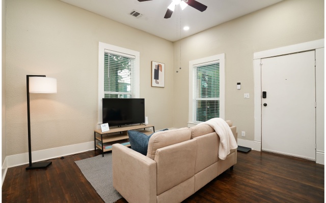 photo 4 of Amazing Fully Fenced Home Only 5 Mins from Downtown