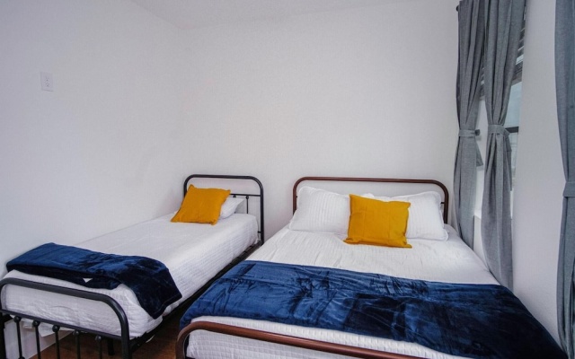 photo 2 of Amazing Indeed 3BR Only 5 Minutes From Downtown