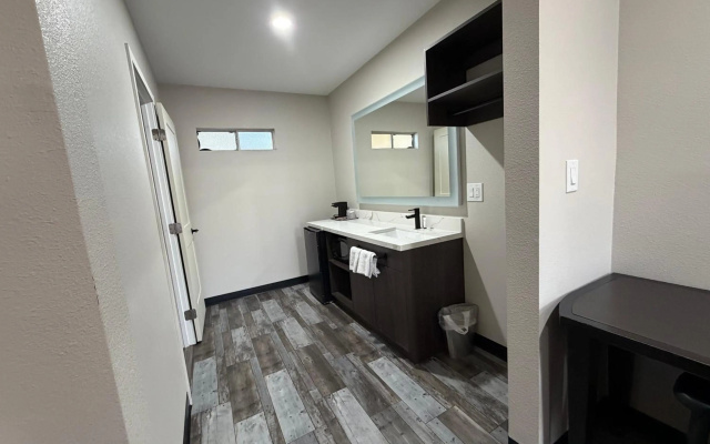 photo 2 of American Inn & Suites LAX