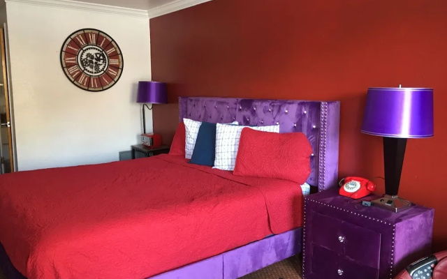 photo 3 of Americana Inn