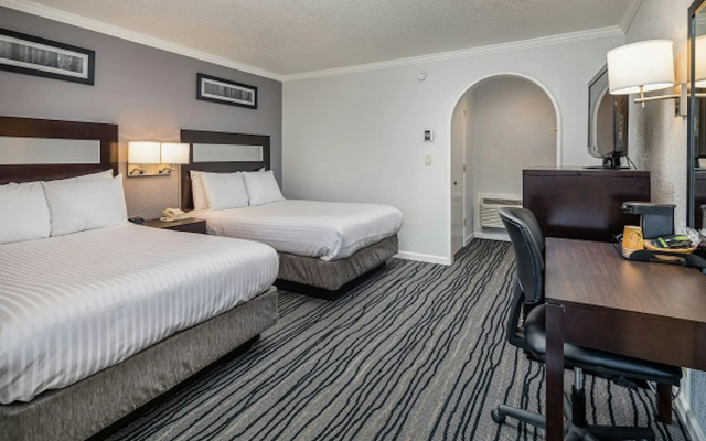 photo 2 of Redwood Creek Inn