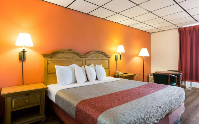 photo 5 of Motel 6 Clarksville, TN