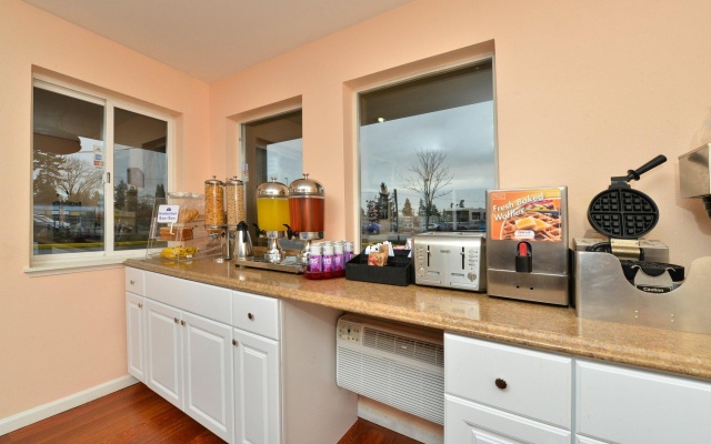 photo 5 of Americas Best Value Inn Lakewood Tacoma S