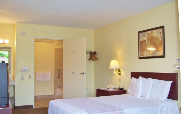 photo 4 of Americas Best Value Inn Pittsburgh Airport