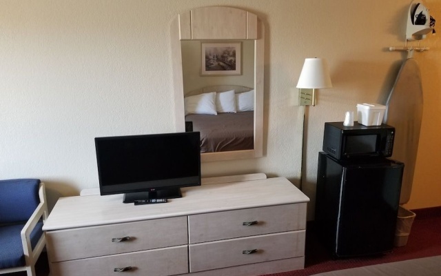 photo 4 of Americas Best Value Inn Leavenworth