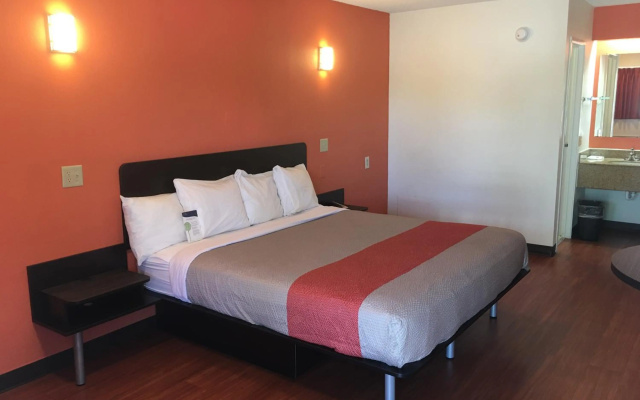 photo 3 of Motel 6 Richmond, VA - Midlothian Turnpike