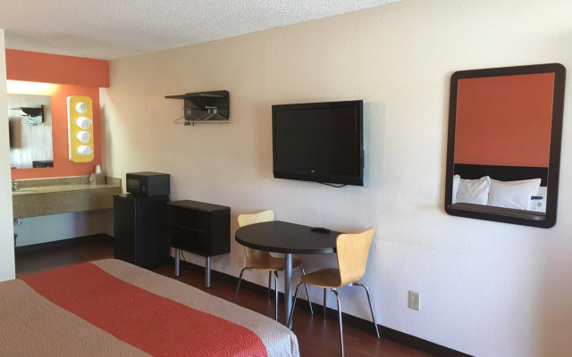 photo 4 of Motel 6 Richmond, VA - Midlothian Turnpike