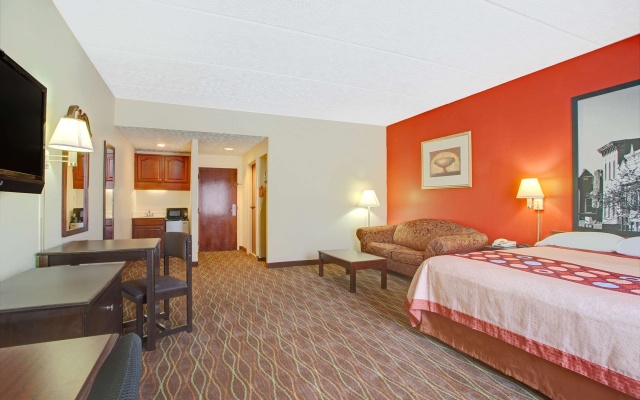 photo 2 of Rodeway Inn Canton