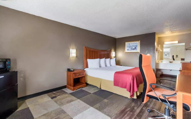 photo 5 of Rodeway Inn Canton