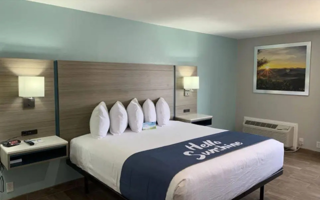 photo 3 of Days Inn by Wyndham Rockport Texas