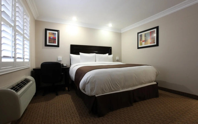photo 4 of Raincross Hotel