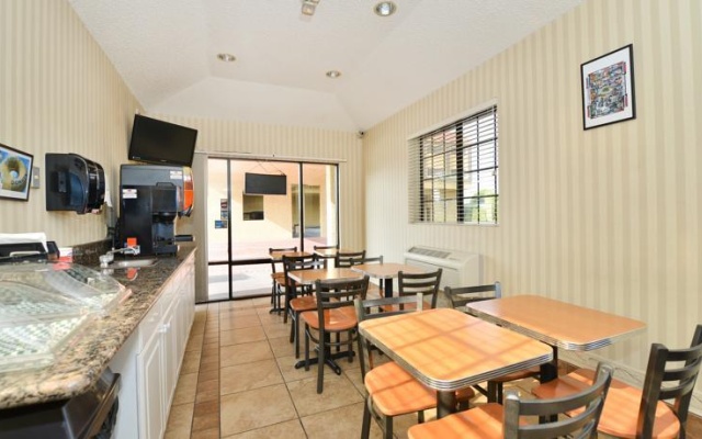 photo 4 of LAX Stadium Inn (ex Americas Best Value Inn)